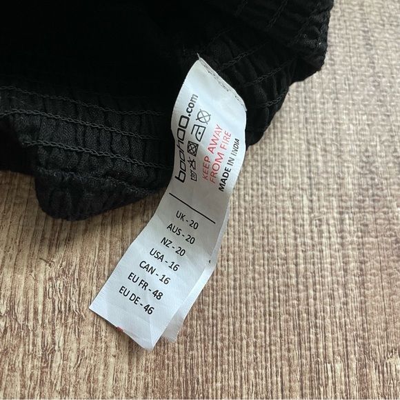 Boohoo Smocked Crop Top with Wide Sleeves and Square Neckline Size 16 - Picture 4 of 5